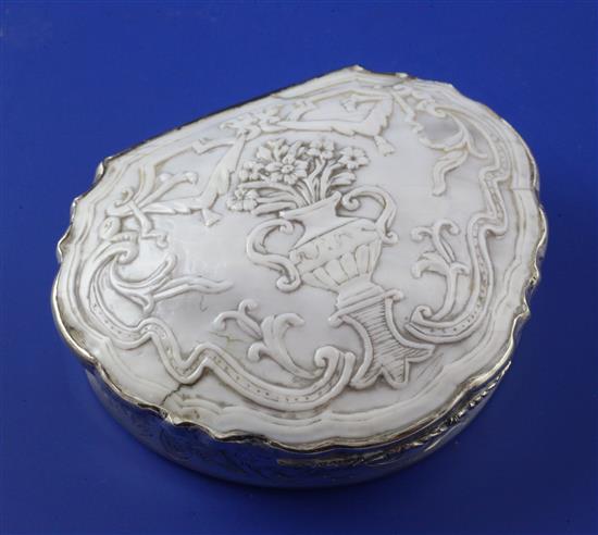 A 19th century silver and shell mounted snuff box, 3.25in.